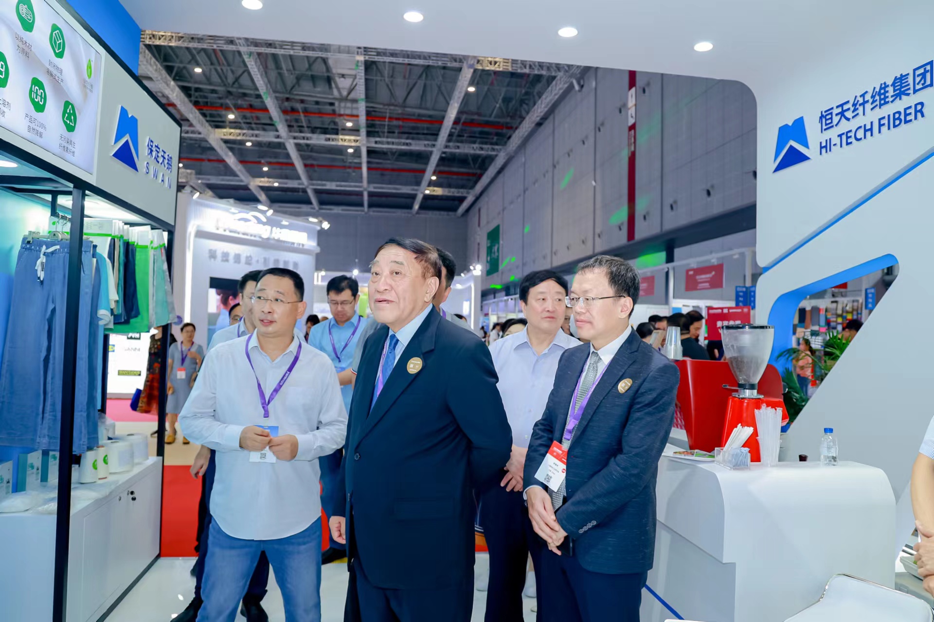 恒天纤维集团联合所属子公司潍坊欣龙、保定天鹅在上海国家会展中心